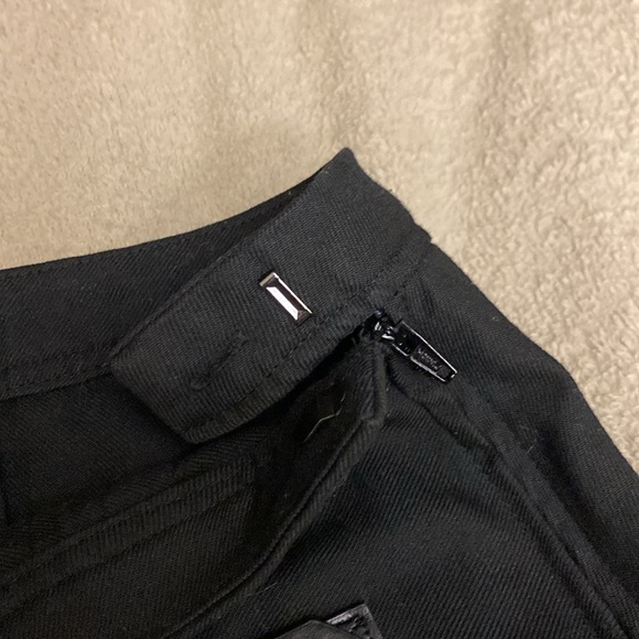 Black Pleated Buckle Skirt - Picture 4 of 5